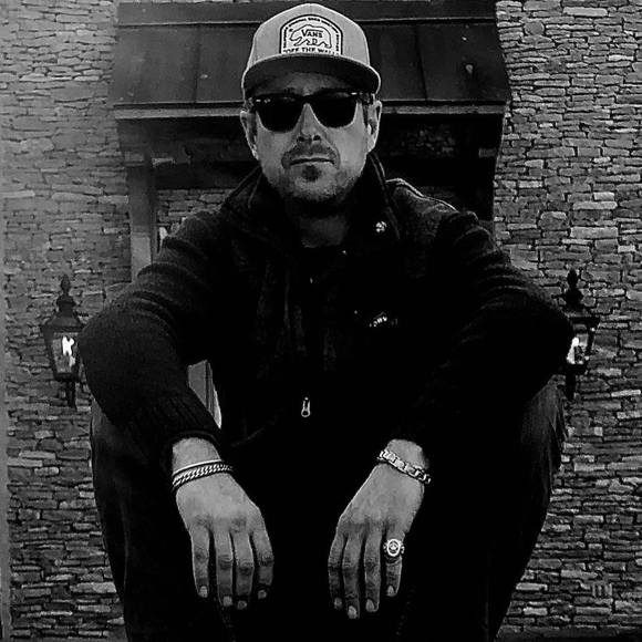 Meet your Posher, Jon - Picture 2 of 4